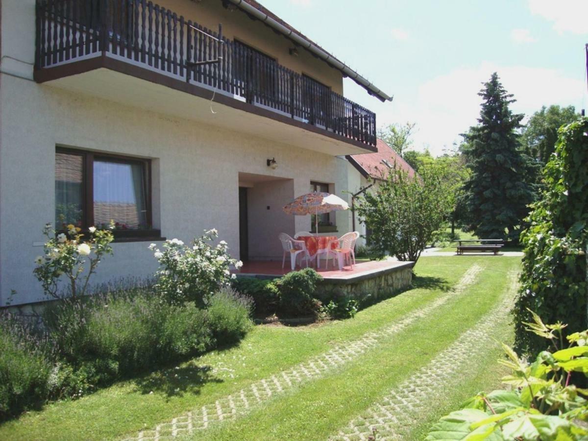 Ferienwohnung Gyongyvirag Vendeghaz Balatonboglár Exterior foto